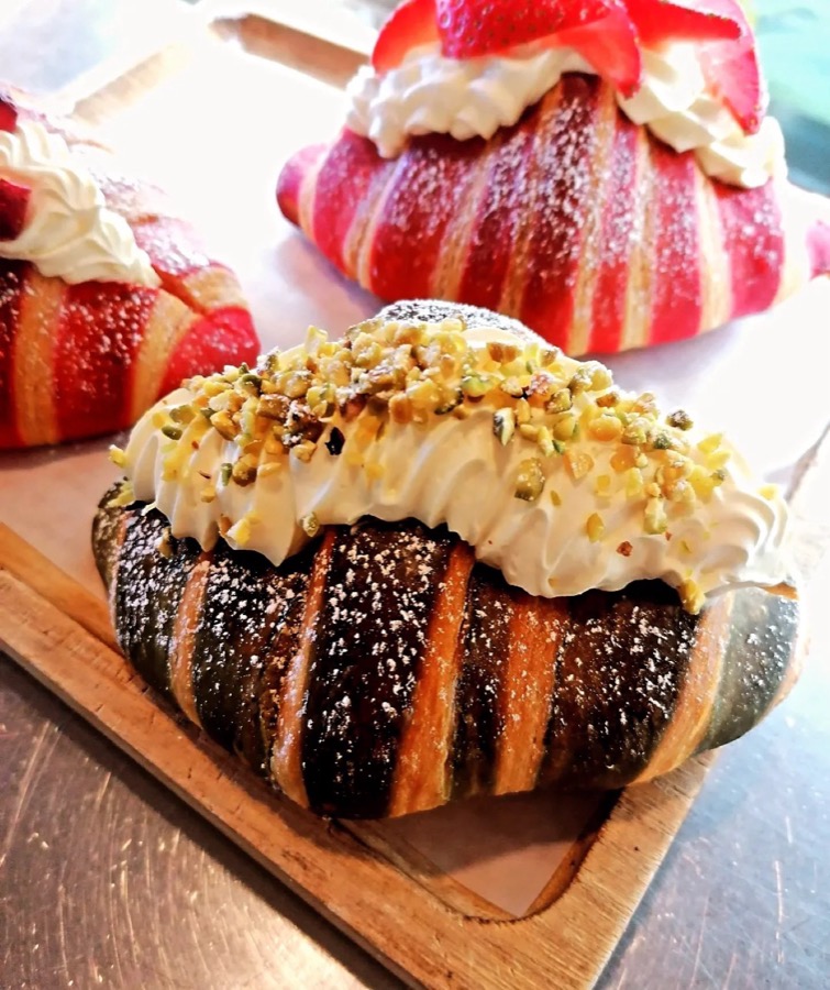 Pasticceria Adriatica - foto reale dei cornetti farciti