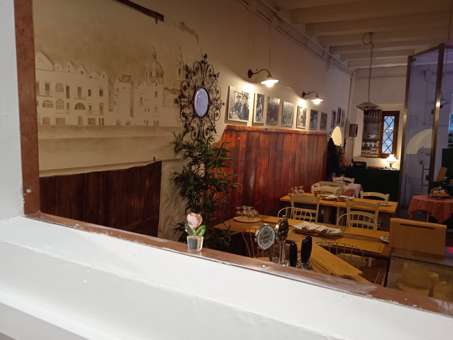 Trattoria Ponticelli - foto reale della sala interna